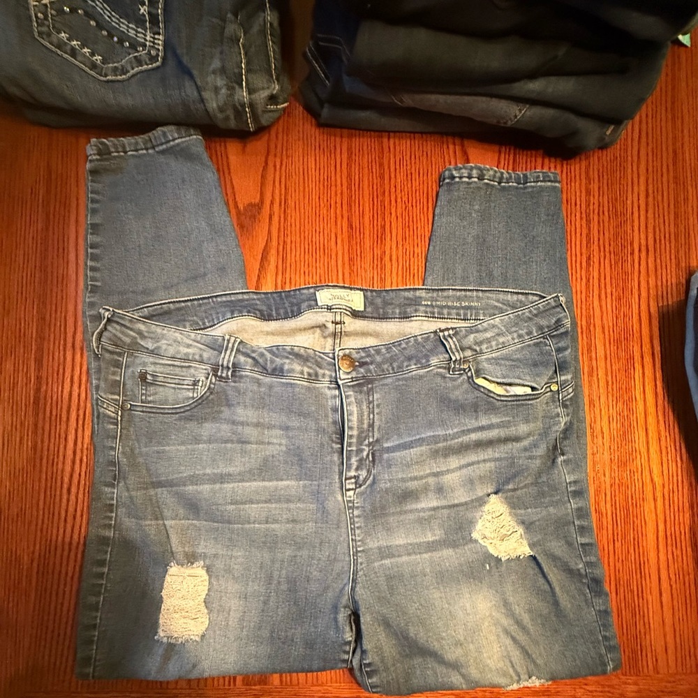 Stylish Blue Distressed Women Jeans
